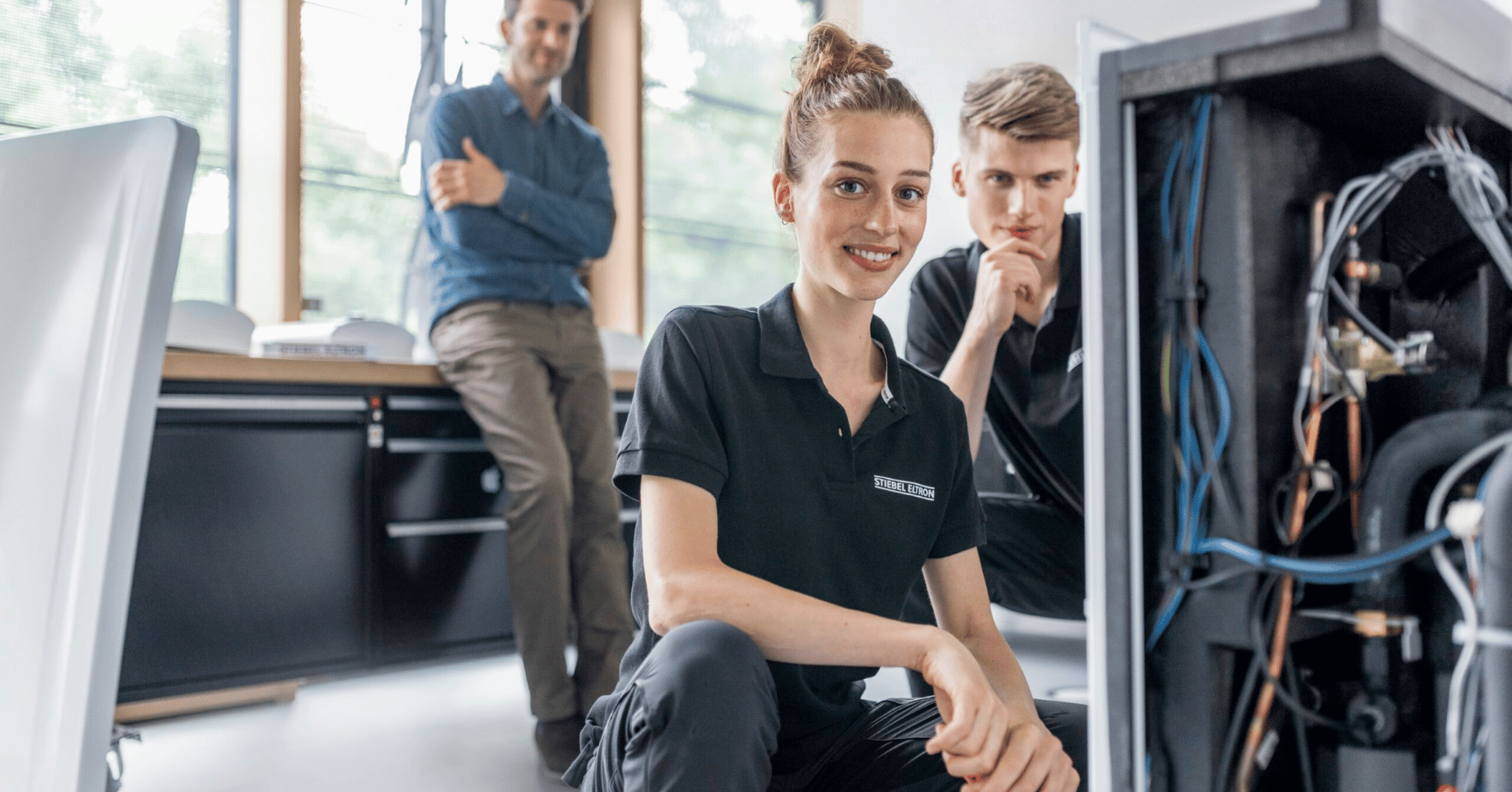 Frauen im Handwerk. junge Elektro-Profis von Stiebel Eltron 